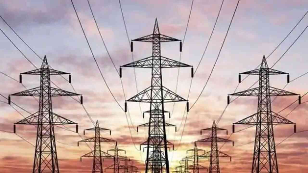 उत्तर प्रदेश: सरकार से बातचीत के बाद एक दिन पहले ही बिजली कर्मियों ने खत्म की हड़ताल