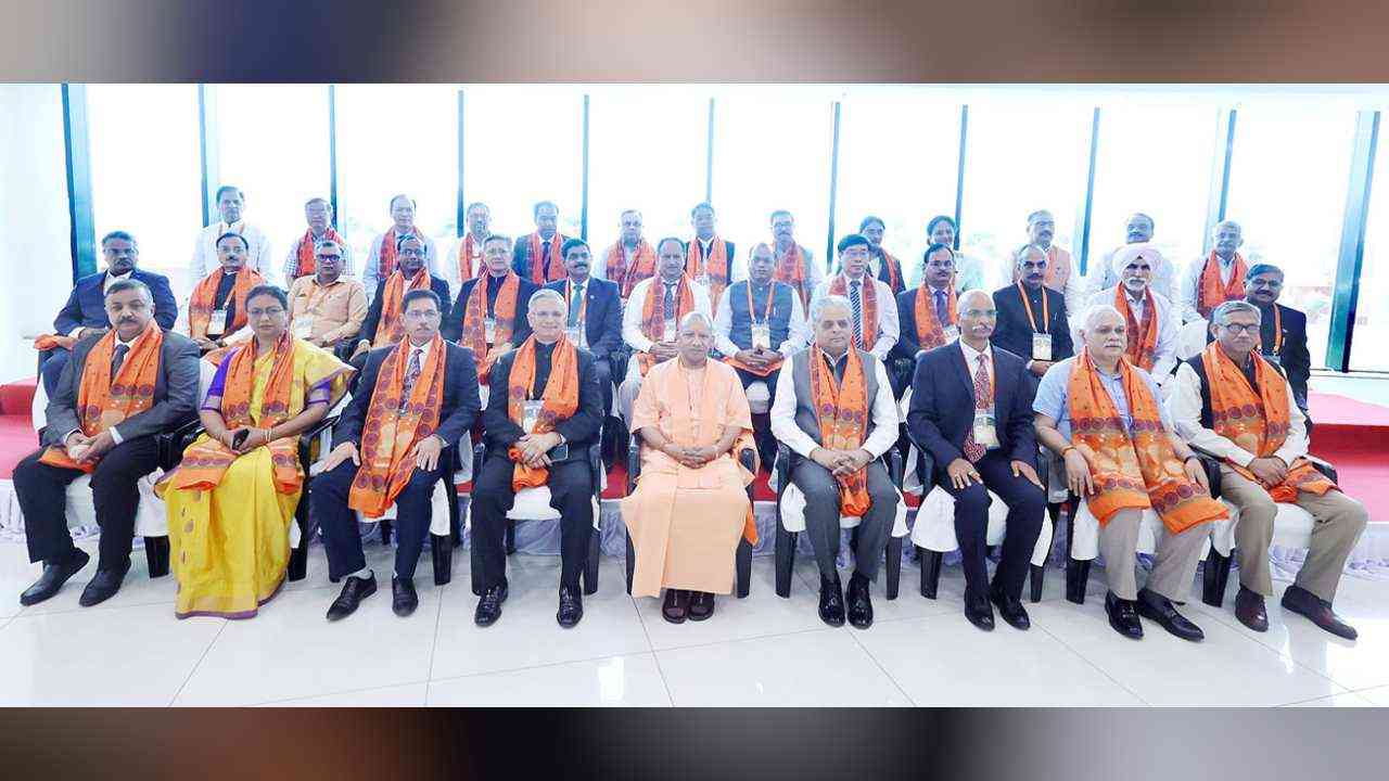 CM योगी ने राज्य लोक सेवा आयोग के अध्यक्षों के 24वें राष्ट्रीय सम्मेलन का किया उद्धाटन
