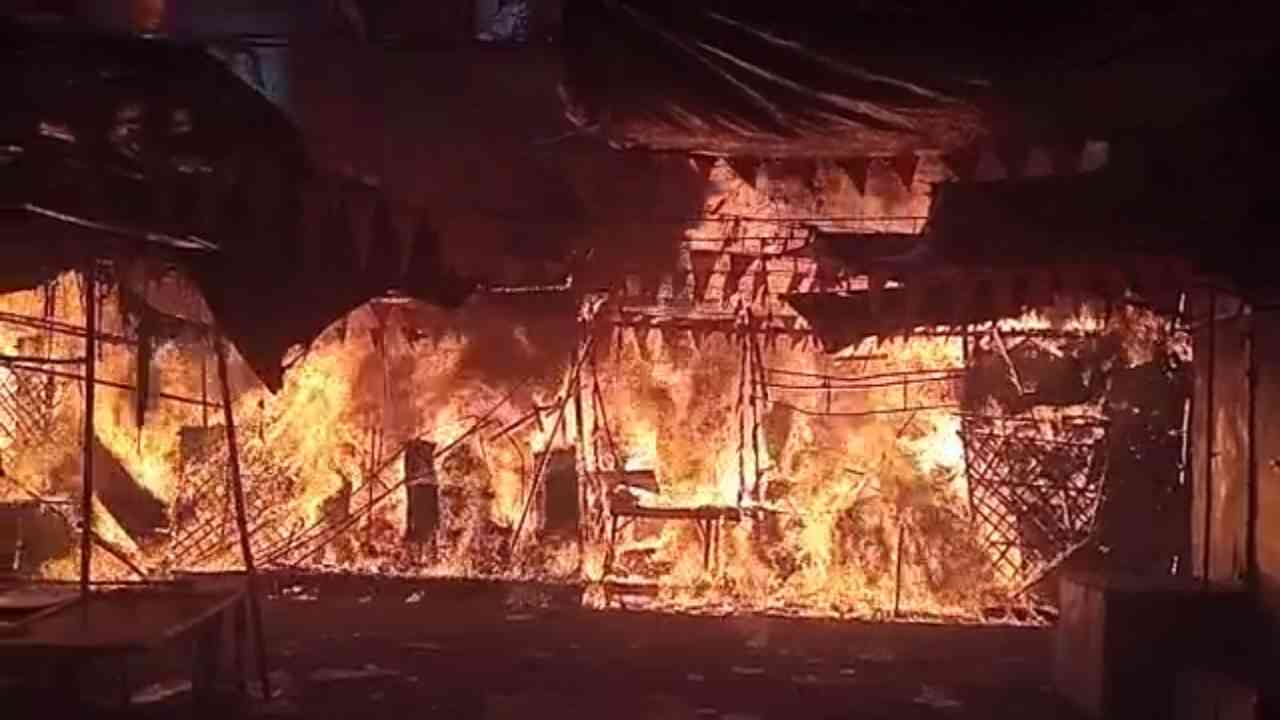 आग का तांडव! कानपुर के बाजार में लगी भीषण आग, 13 दुकानें जलकर खाक