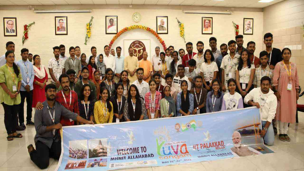 CM योगी आदित्यनाथ ने केरल और लक्षदीप से आये 45 छात्रों के समूह से की मुलाकात