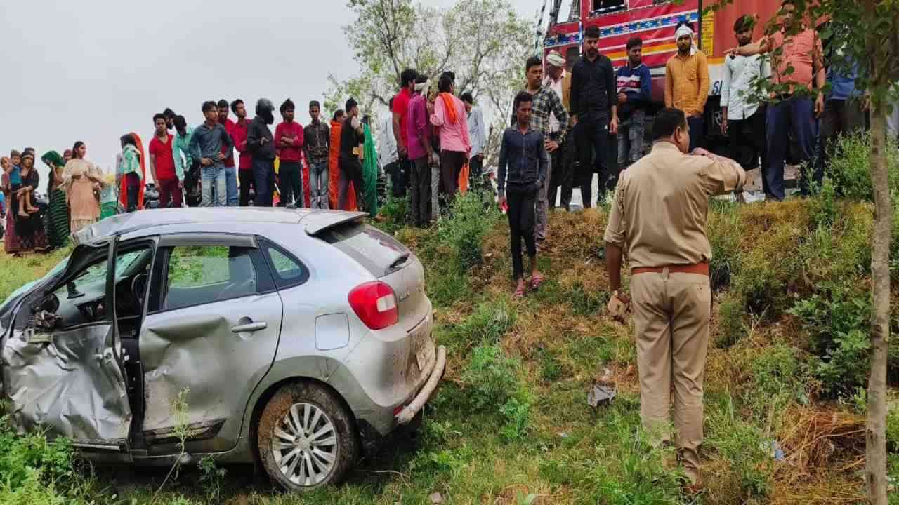 तेज रफ्तार का कहर: प्रतापगढ़ में ई रिक्शा और कार की टक्कर में 4 लोगों की मौत, एटा में बाइक सवार की गई जान