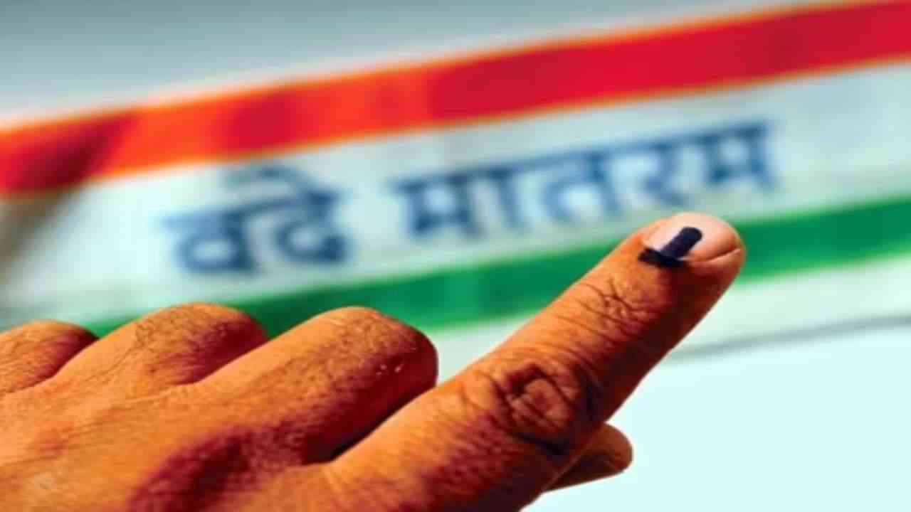 कानपुर: वोटिंग के दौरान कांग्रेस-बीजेपी में विवाद, प्रत्याशी का वोट के लिए गिड़गिड़ाते वीडियो वायरल, सपा ने की EVM का बटन खराब होने की शिकायत