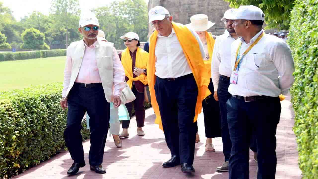G20 : विदेशी मेहमानों ने किया सारनाथ का दौरा, भव्य स्वागत के बीच की धमेक स्तूप की परिक्रमा