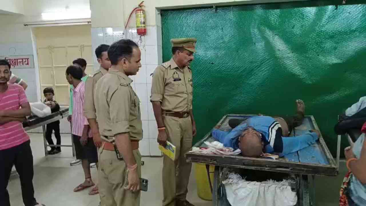 जालौन: एंबुलेंस न मिलने पर मरीज को ठेले पर लेकर अस्पताल पहुंचा परिवार, डॉक्टर ने ठेले पर ही किया पूरा इलाज, वीडियो वायरल