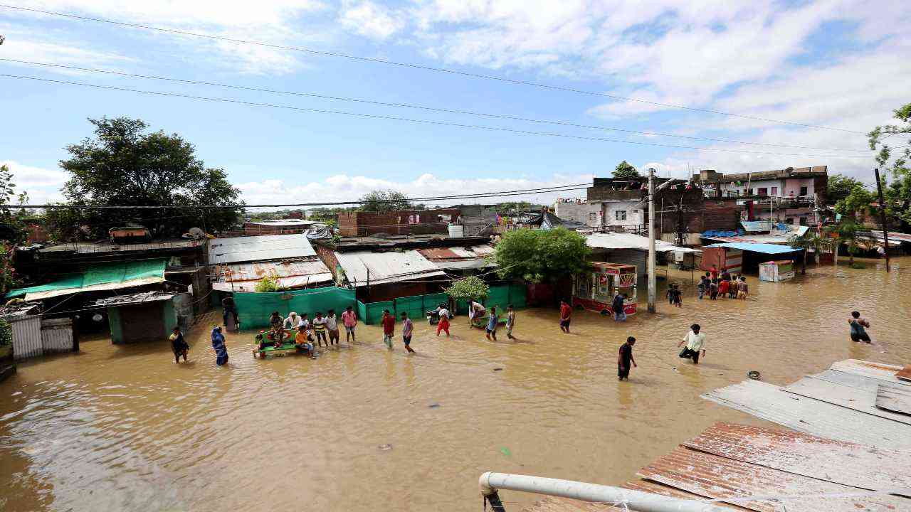 बाढ़ से निपटने के लिए योगी सरकार ने की तैयारी, जनपदों में सीएम योगी की विशेष नजर