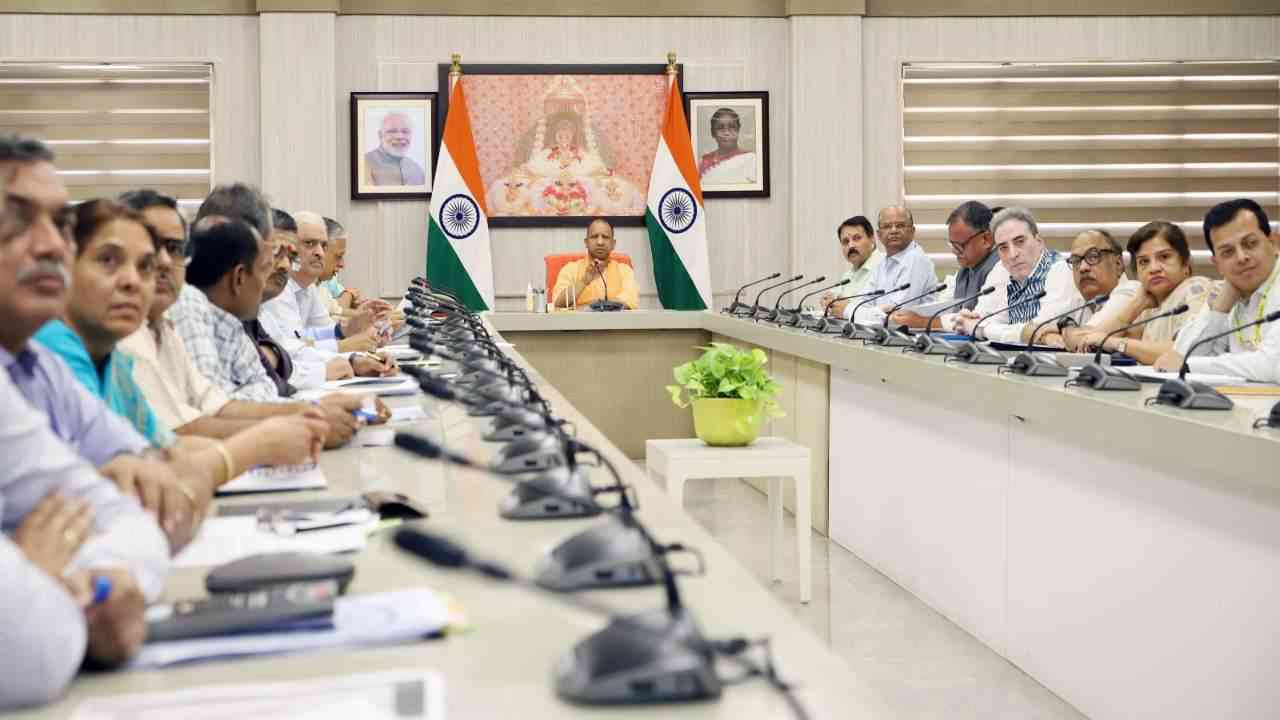 CM योगी आदित्यनाथ ने सभी अपर मुख्य सचिवों/प्रमुख सचिवों के साथ की बैठक, बोले- जनसमस्याओं का निस्तारण शीर्ष प्राथमिकता