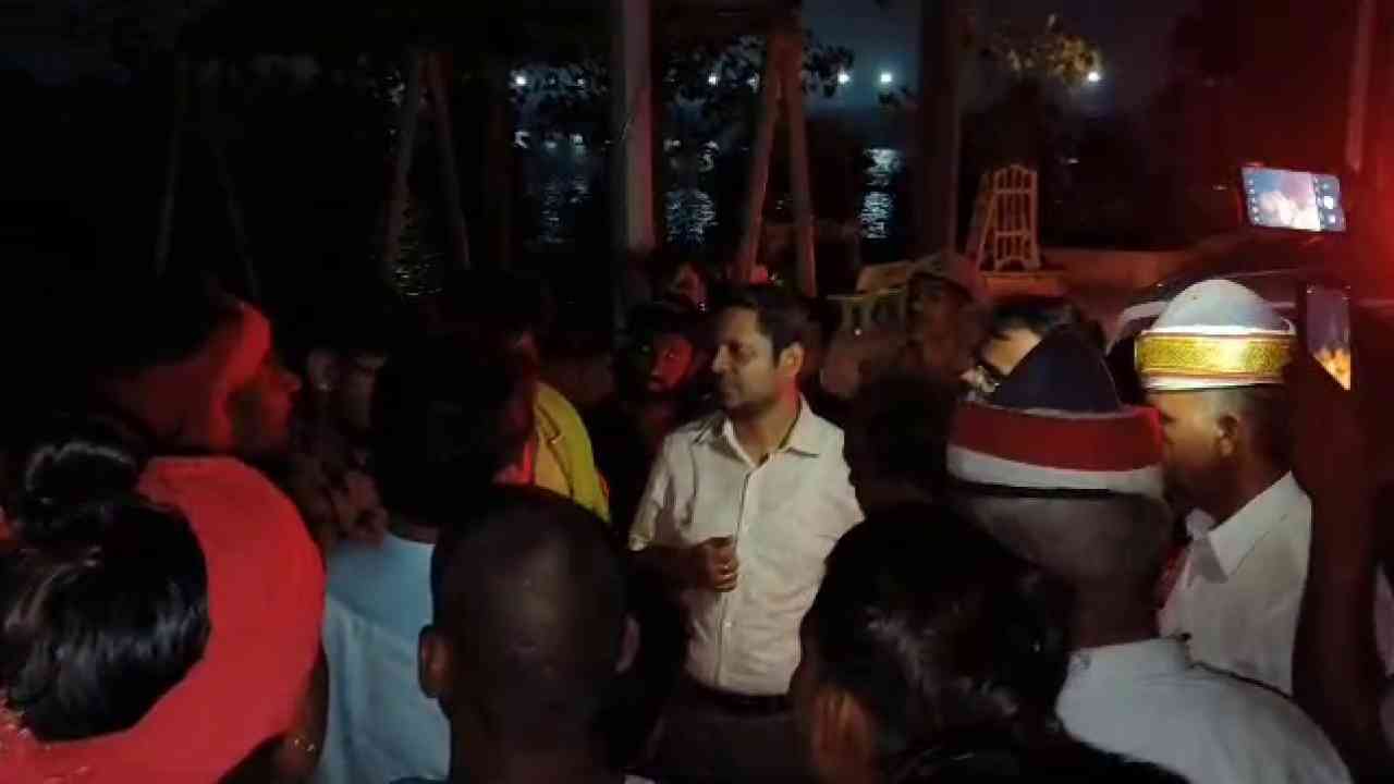 मथुरा: जिलाधिकारी ने यमुना घाटों का किया निरीक्षण, जारी किए गए बाढ़ कन्ट्रोल रूम नंबर