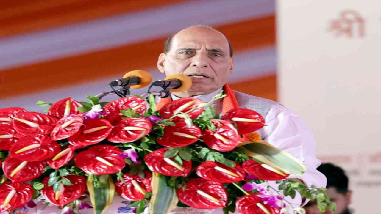 पीएम मोदी के विजन और सीएम योगी के मिशन के अनुरूप हो रहा है यूपी का विकास- रक्षा मंत्री राजनाथ सिंह