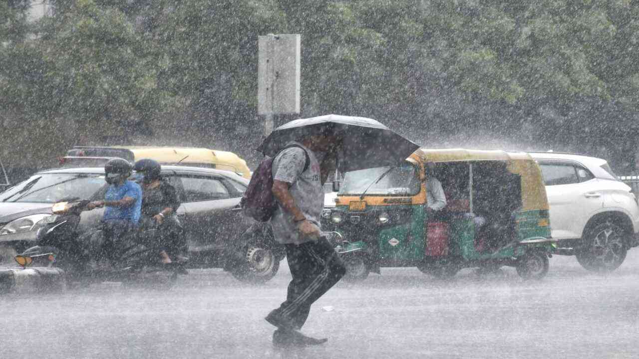 UP में लगातार हो रही मूसलाधार बारिश , PM MODI का प्रस्तावित दौरा रद्द