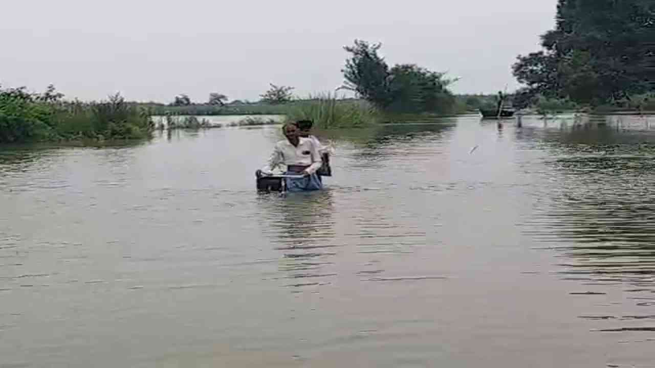 फर्रुखाबाद: गंगा में फिर छोड़ा गया पानी, दहशत में ग्रामीण