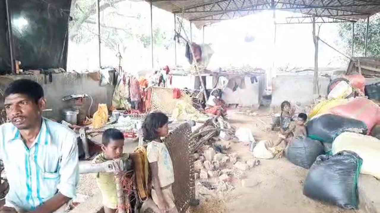 फर्रुखाबाद: बाढ़ के बाद तबाही! 18 ग्रामीणों की मौत, कूड़ा निस्तारण केन्द्रों में रहने को मजबूर जनता