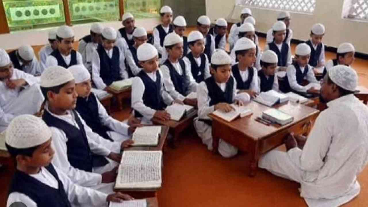 अनुदानित मदरसों में चल रहे भ्रष्टाचार और फर्जी नियुक्ति पर योगी सरकार सख्त, नेपाल के सीमावर्ती इलाकों से लेकर वाराणसी तक फर्जीवाड़े का नेटवर्क