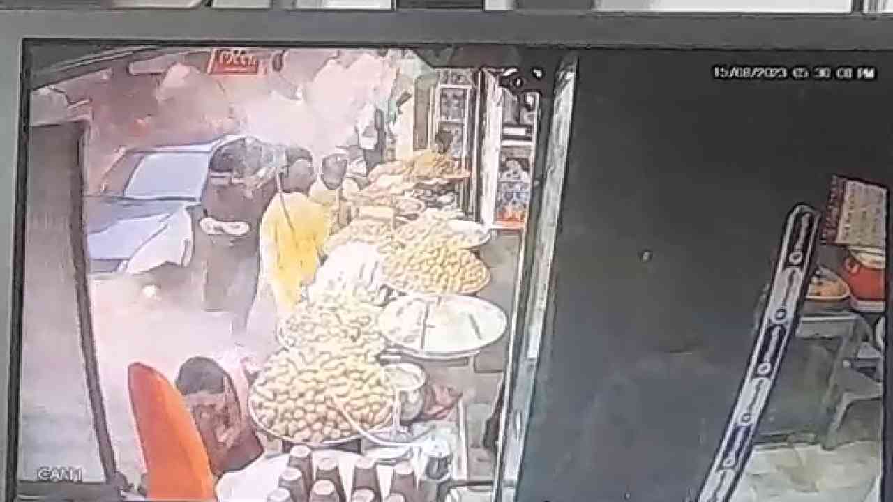 बांके बिहारी मंदिर हादसा: जर्जर इमारतों को कई बार जारी हुए नोटिस, नहीं लिया संज्ञान- नगर निगम
