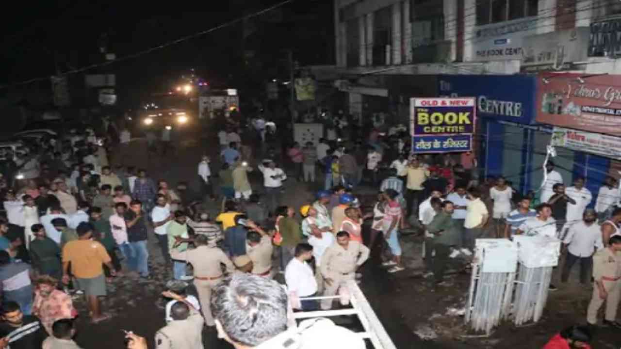 कानपुर: मर्केंटाइल बिल्डिंग में भीषण आग, 6 मजदूर झुलसे, 3 ने बिल्डिंग से कूद कर बचाई जान