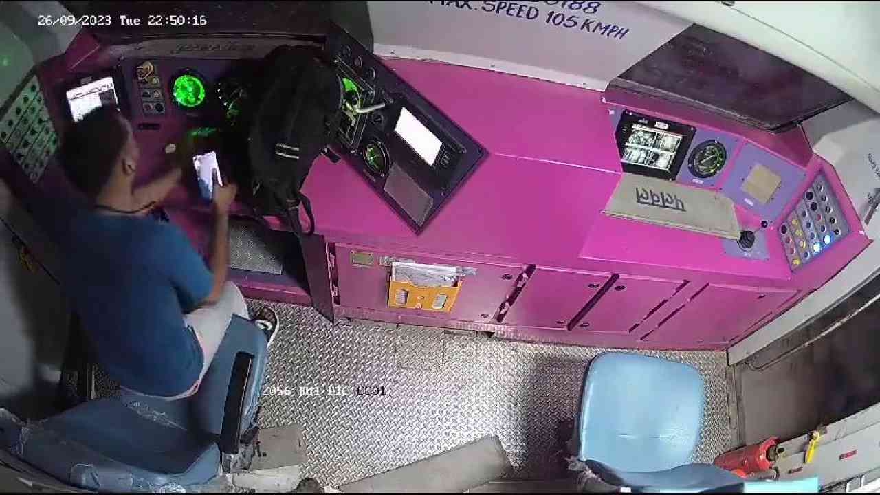 मथुरा: ट्रेन हादसे के CCTV ने किया खुलासा, रेलवे कर्मचारी ने थ्रोटल पर रखा बैग और गाड़ी चल पड़ी