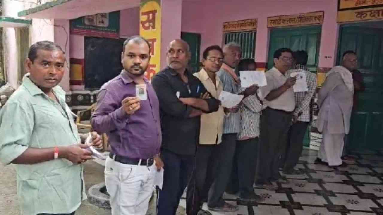 Ghosi Bypoll: घोसी उपचुनाव के लिए वोटिंग जारी,  9 बजे तक हुआ 9.12% मतदान