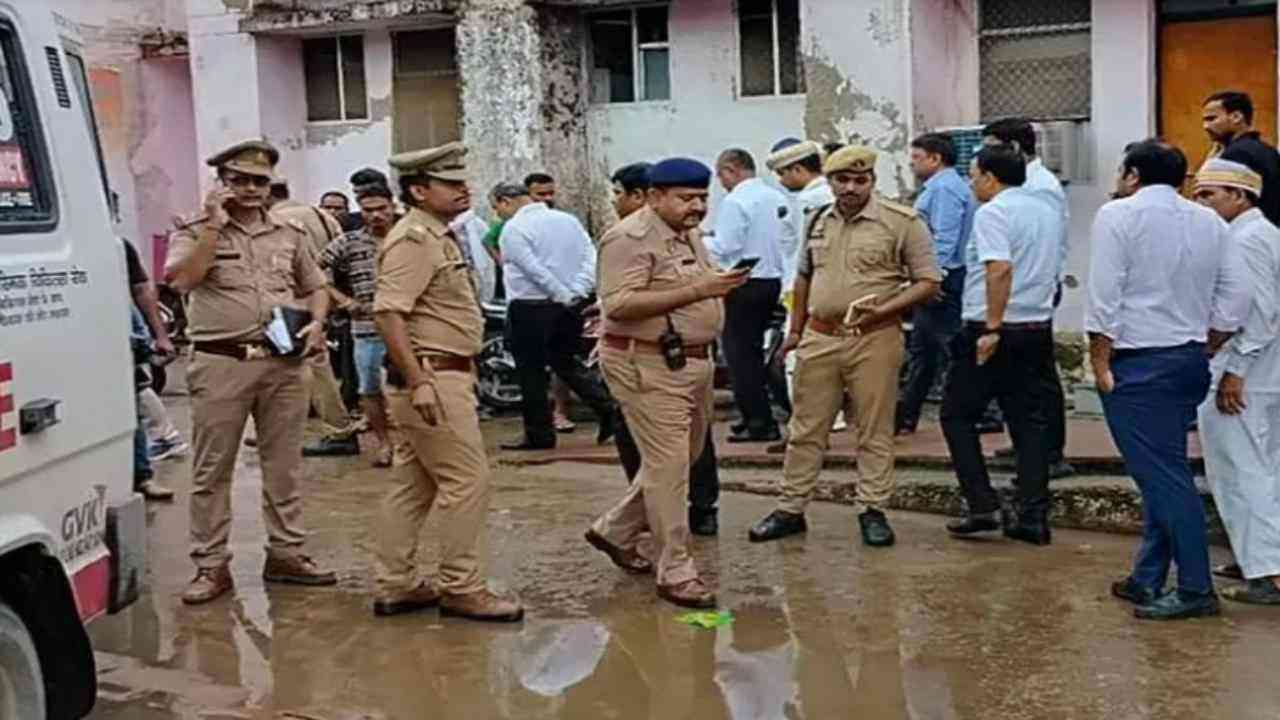 देवरिया हत्याकांड मामले में पुलिस ने 16 लोगों को किया गिरफ्तार, गांव में पुलिस फॉर्स तैनात