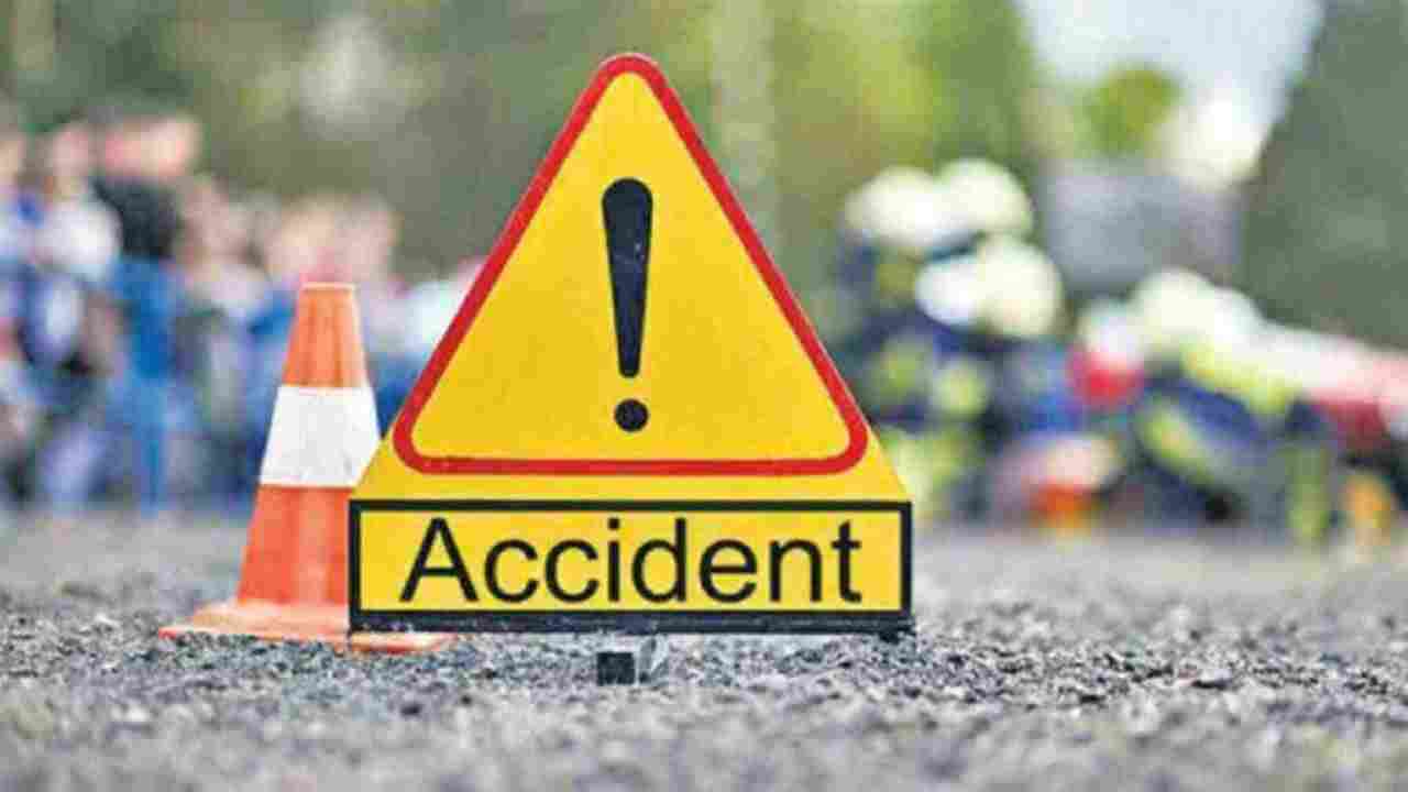 आगरा में दर्दनाक सड़क हादसा, बस और डंपर में टक्कर, परिचालक की मौत