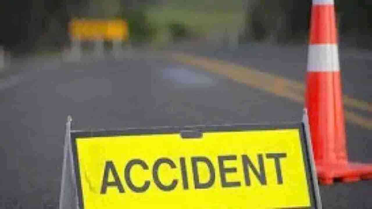 UP Accident News: लखनऊ में तेज रफ्तार डंपर ने स्कूटी सवार वकील को मारी टक्कर, दर्दनाक मौत